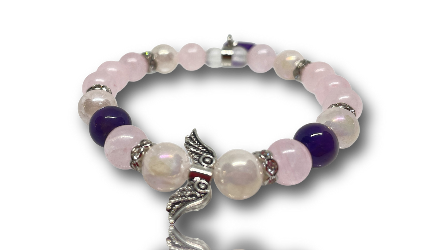 Ásványkarkötő rózsakvarccal, ametiszttal, hegyikristállyal és aurakvarccal az angyali szeretet érzésének megtapasztalásáért