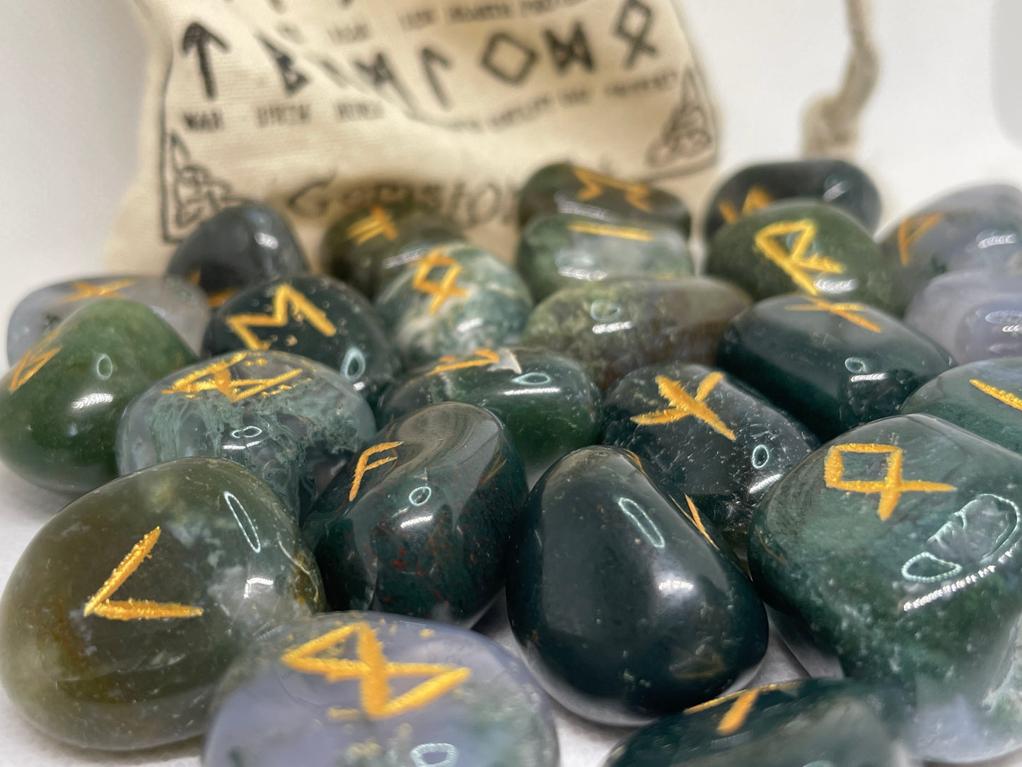 Moha achát rúnakő szett