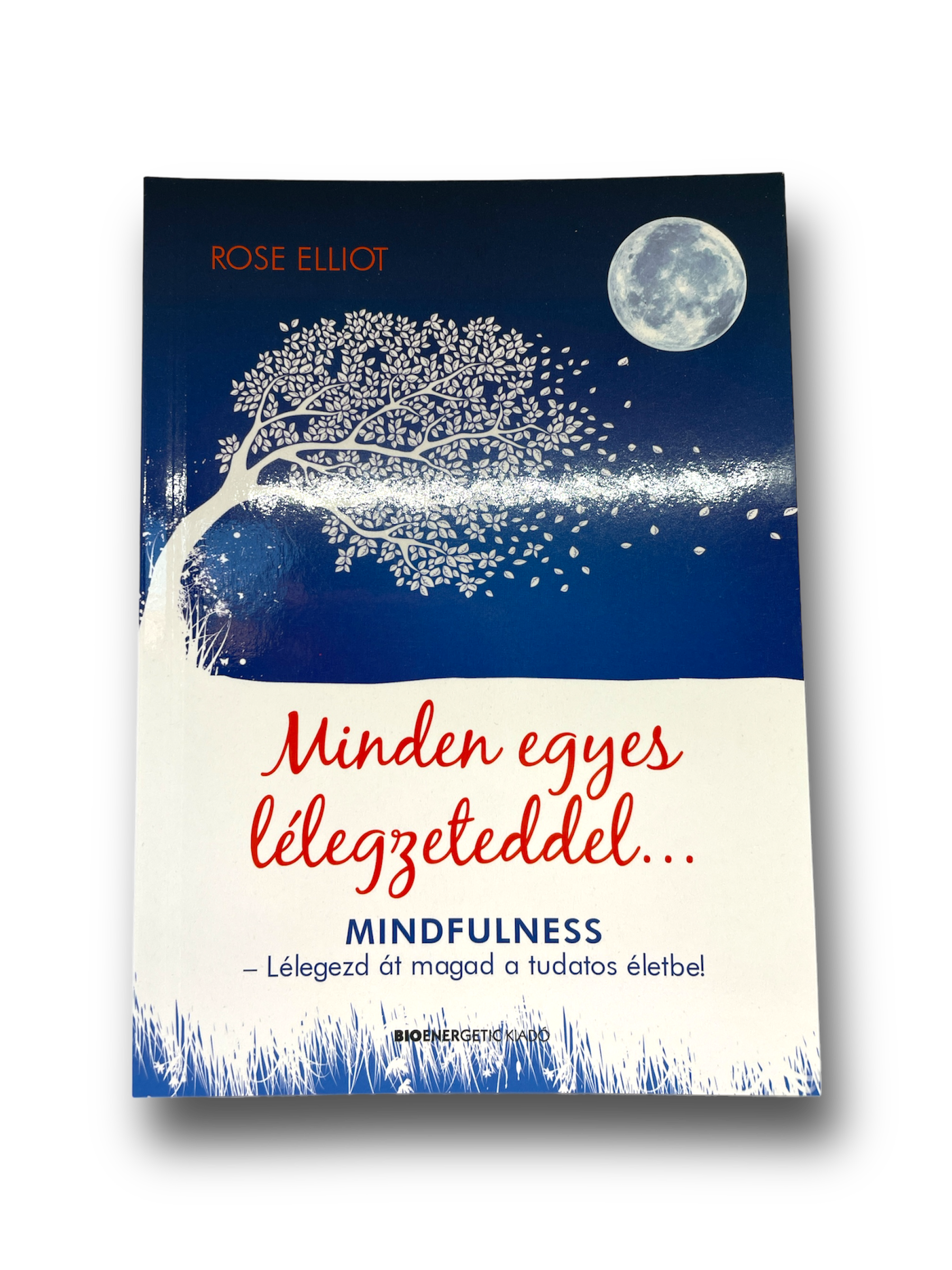 Rose Elliot: Minden egyes lélegzeteddel című könyv. Borítón a szöveg: Mindfulness - Lélegezd át magad a tudatos életbe!